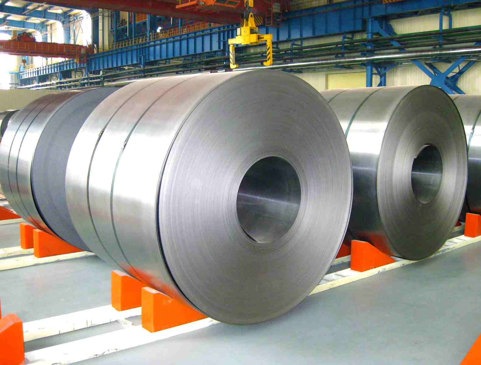 Фото стали 2. Production Carbon Steel Coil. 1 Steel Coil. Рулонная сталь. Горячекатаный рулон.