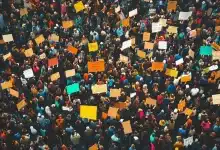 Protesto contra Milei: Torcidas e Aposentados Unem Forças