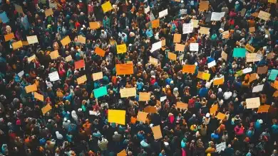 Protesto contra Milei: Torcidas e Aposentados Unem Forças