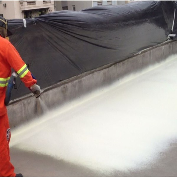 Aplicação Poliuretano Spray