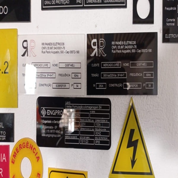 Plaquetas Acrílicas personalizadas para quadros elétricos