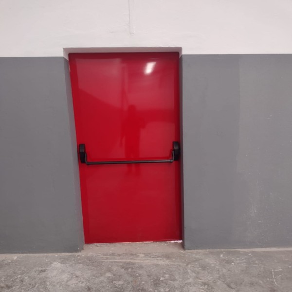 Porta Saida De Emergencia